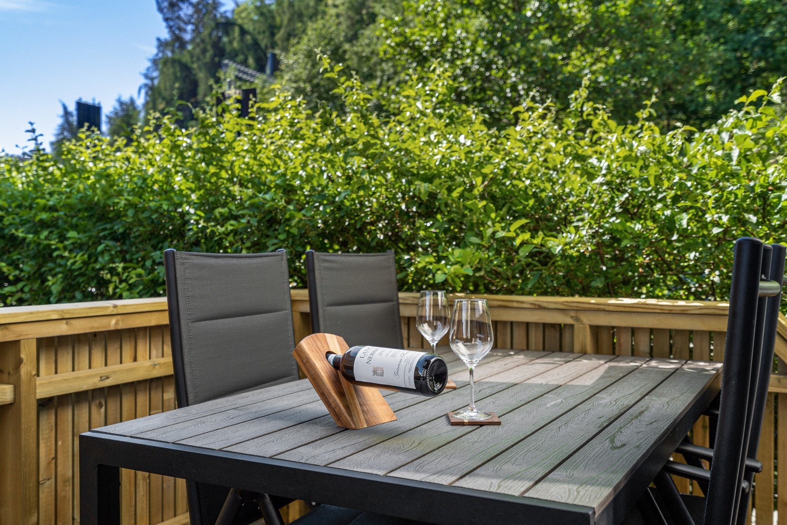 Her har du god plass til diverse utemøblement Galleribilde