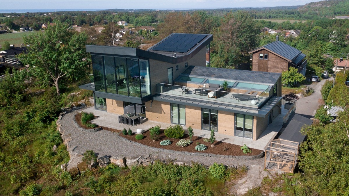 Boligens øverste plan byr på 2 flotte tak-terrasser. Galleribilde