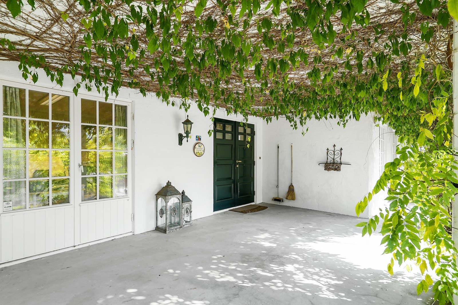 Overbygget inngangsparti Galleribilde