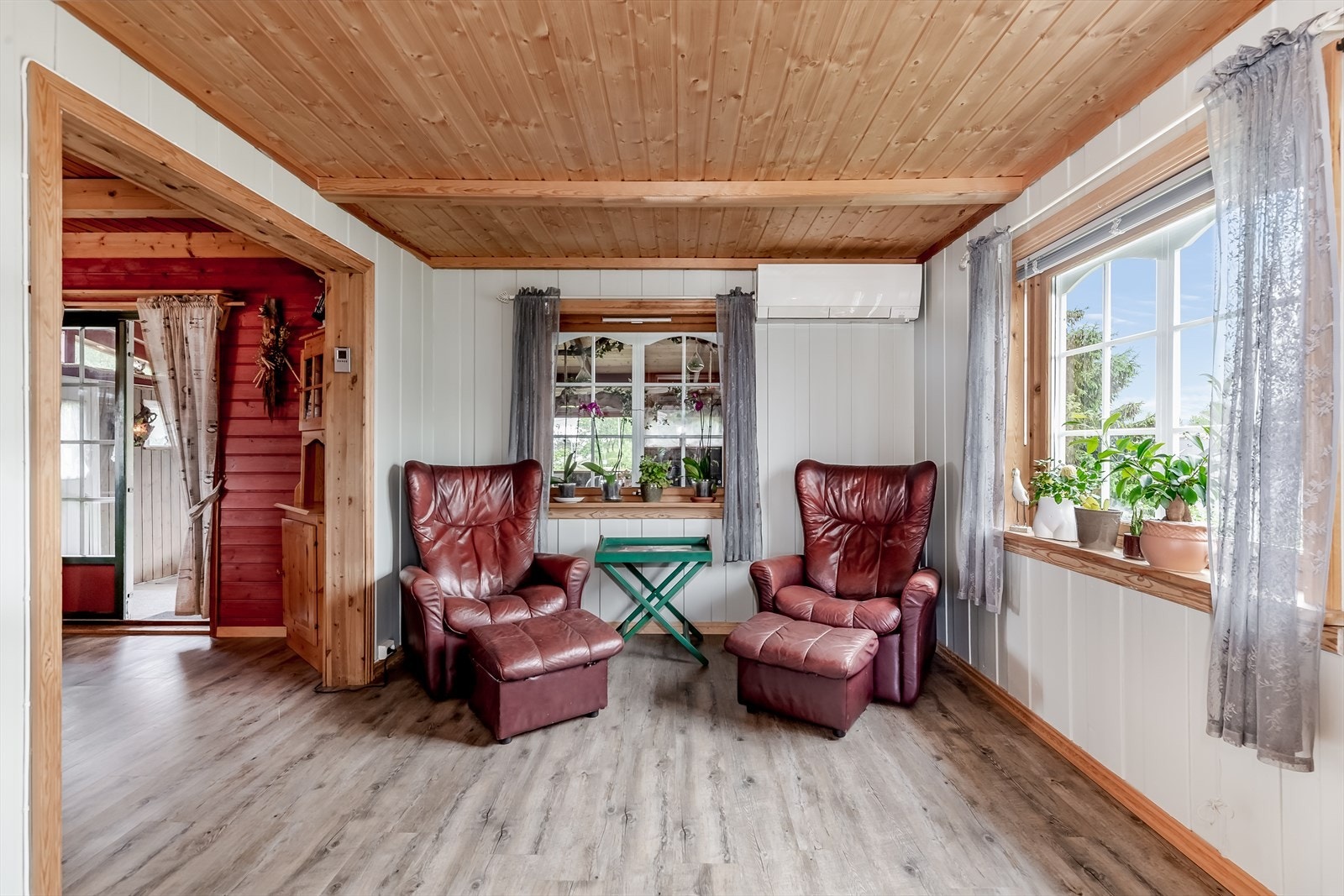 Lys og trivelig stue med varmepumpe fra 2017 Galleribilde