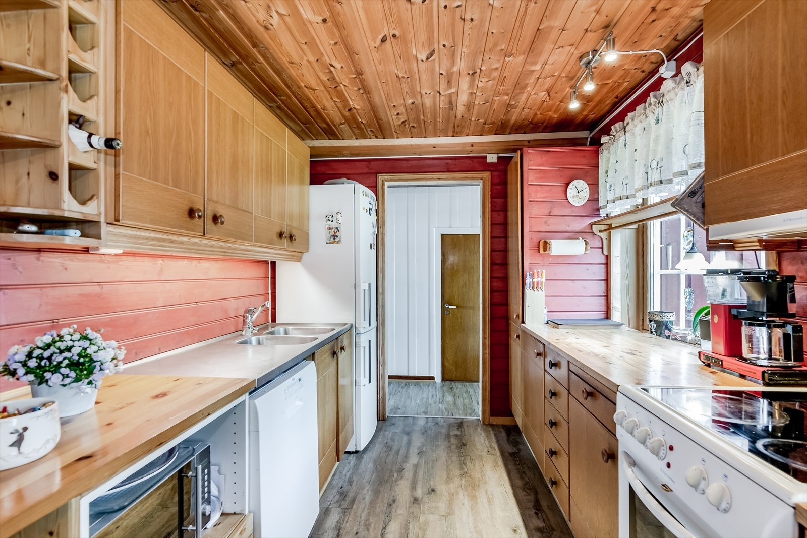 Boligen har Huseby kjøkkeninnredning Galleribilde