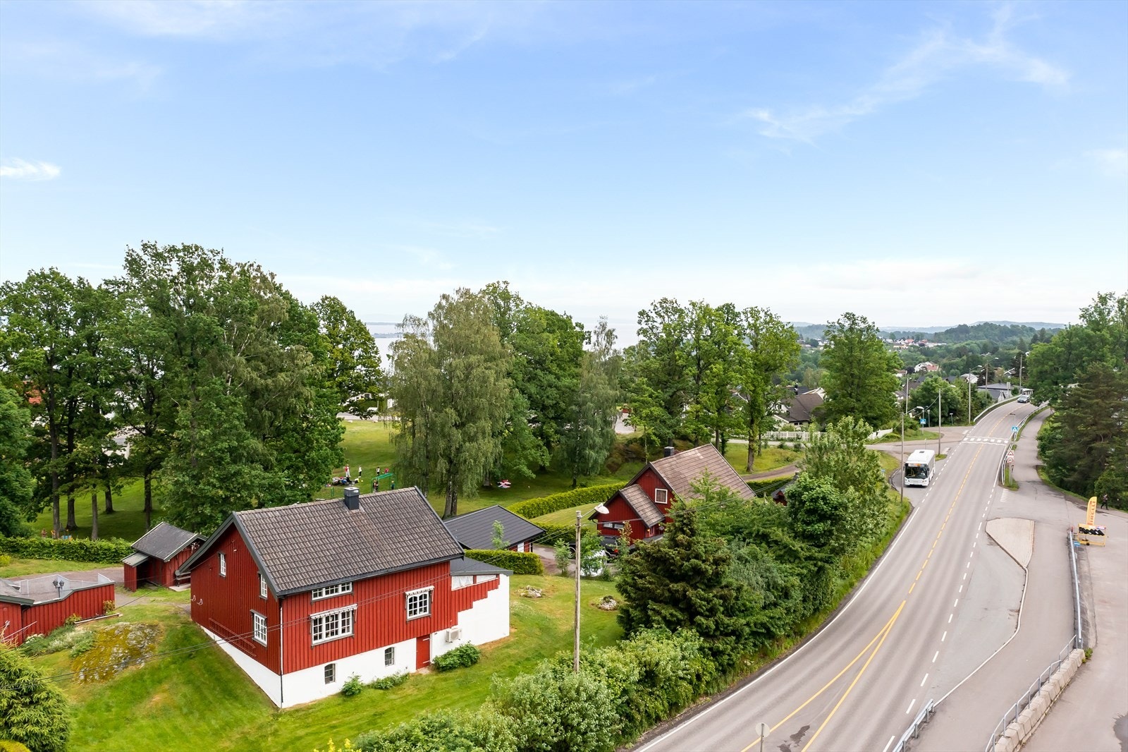 Busstopp rett utenfor Galleribilde