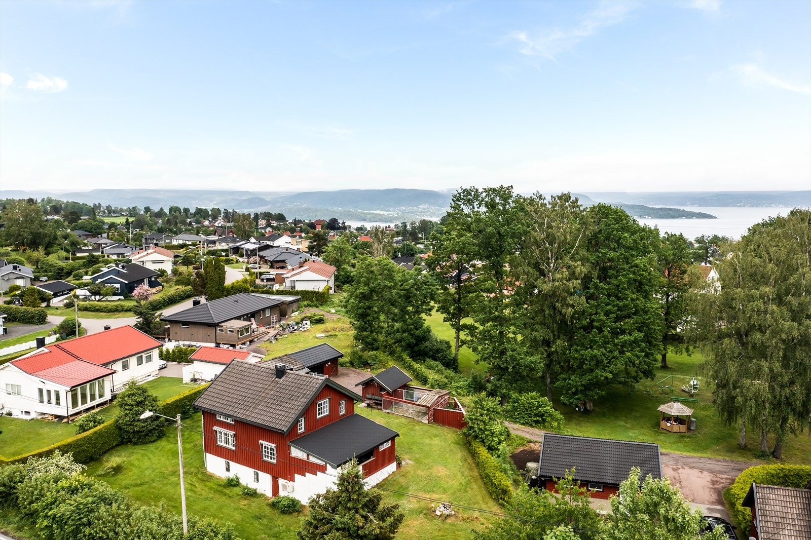 Sentralt beliggende med stor tomt Galleribilde