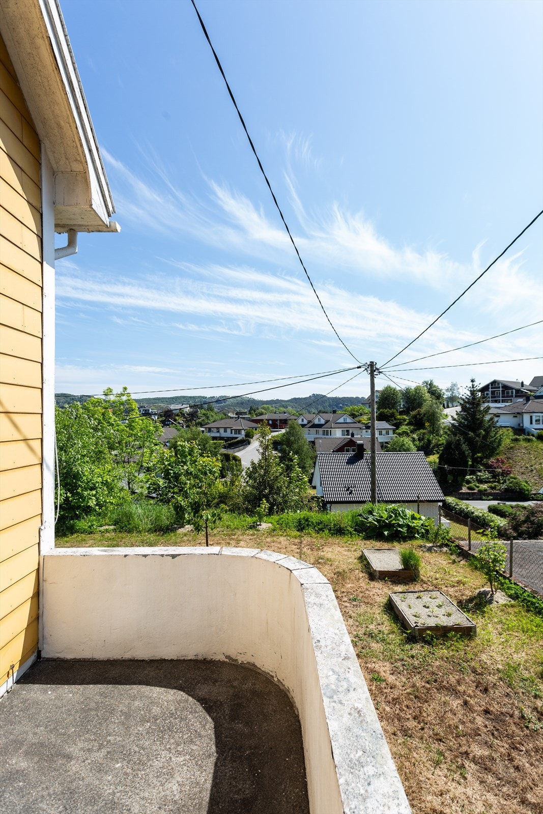 Sør vendt balkong med utgang fra stue. Galleribilde