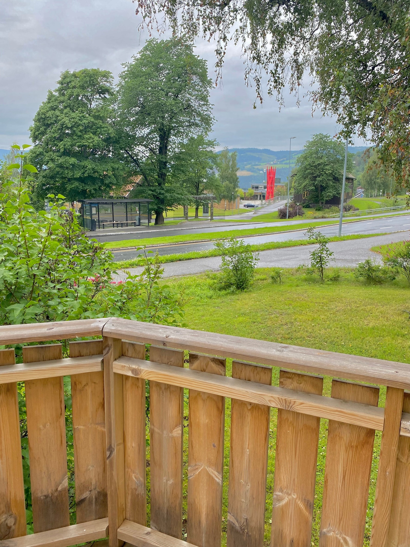 HiL og busstopp rettutenfor Galleribilde