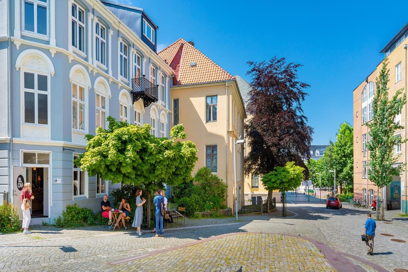 Fra ytterdør har du kun en kort spasertur til det meste. Galleribilde