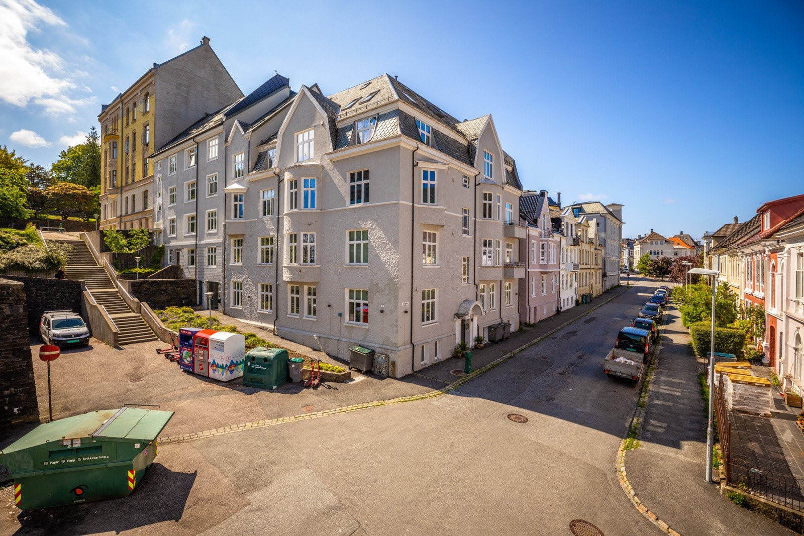 Alt i alt er dette en tiltalende og svært moderne leilighet i renovert og klassisk bygår. Galleribilde