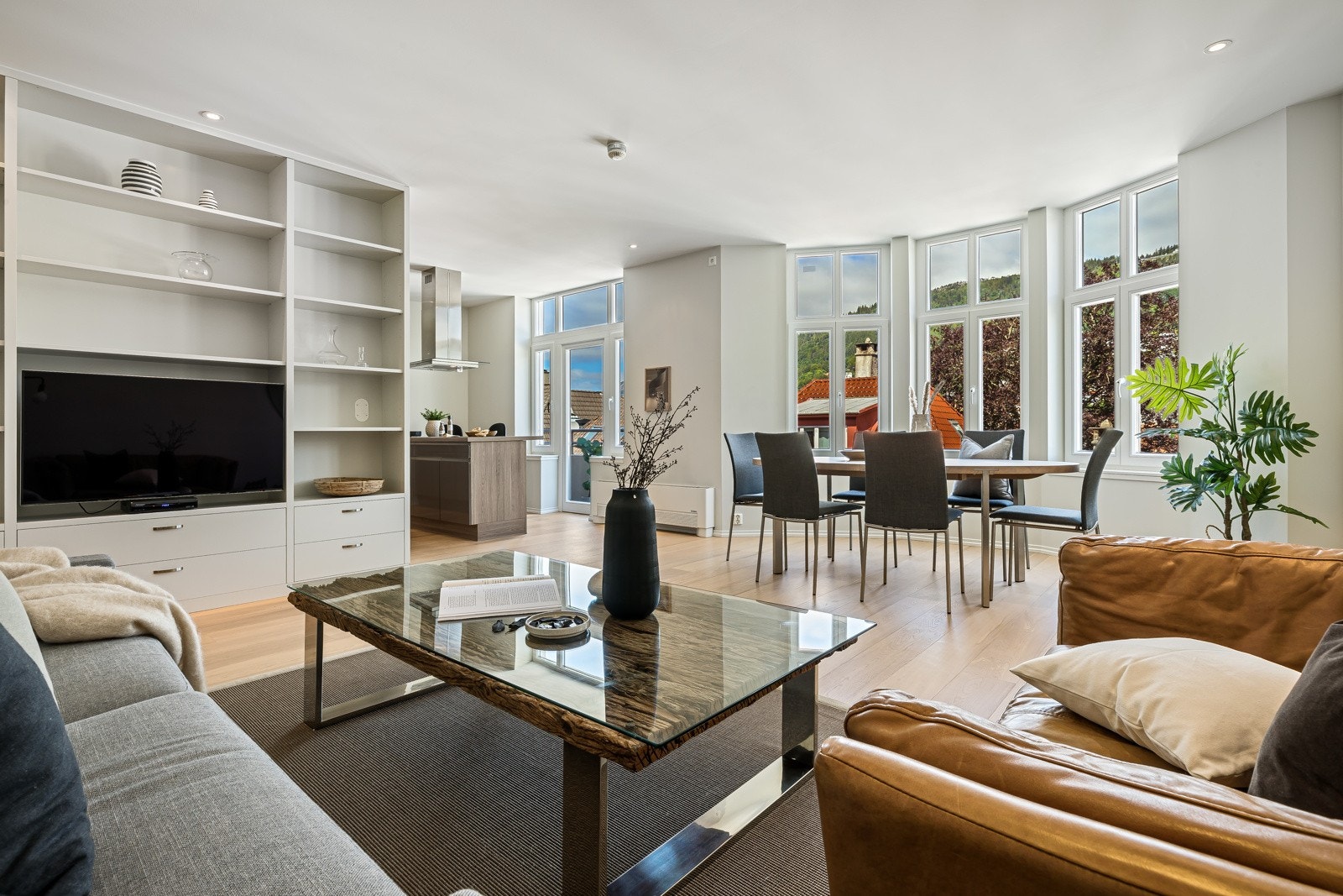 Leiligheten fremstår som gjennomført moderne sammenlignet med flertall av bygårdsleiligheter i Bergen sentrum. Galleribilde