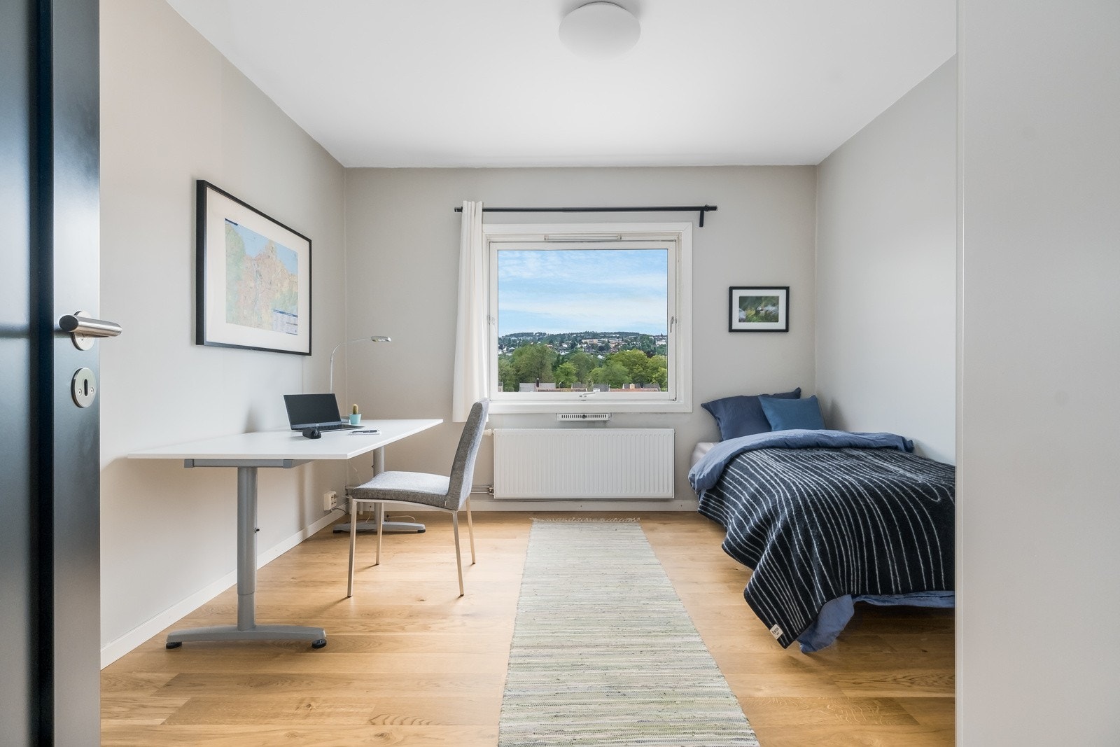 Det andre soverommet er 13 m², og har også god størrelse.