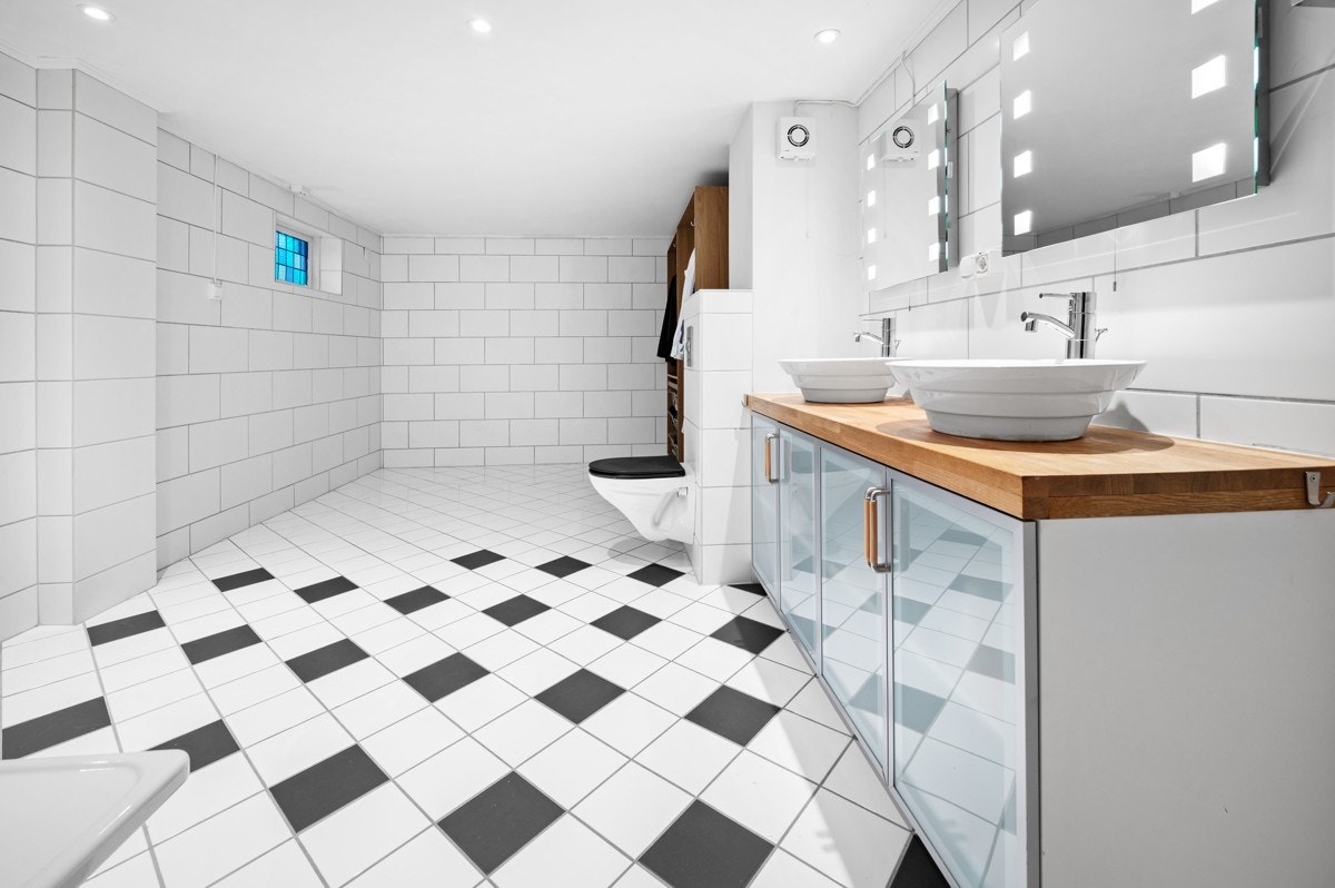 På badet er det god plass til å etablere en egen velværesone. Galleribilde