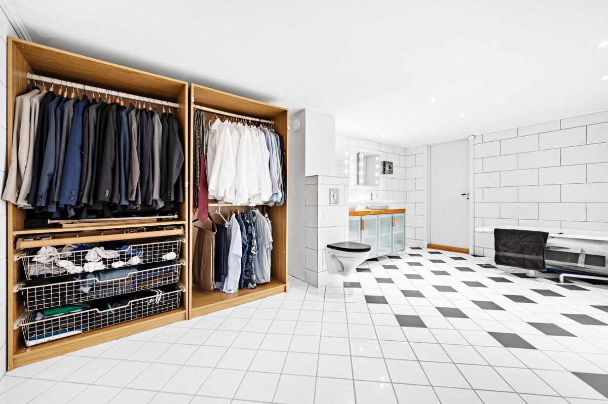 Stort bad i kjeller på hele 12 kvm. Galleribilde