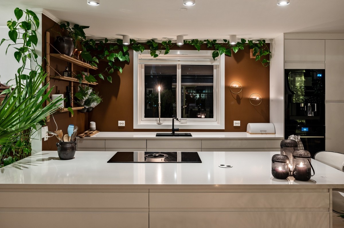 Kveldsstemning på kjøkkenet. Galleribilde