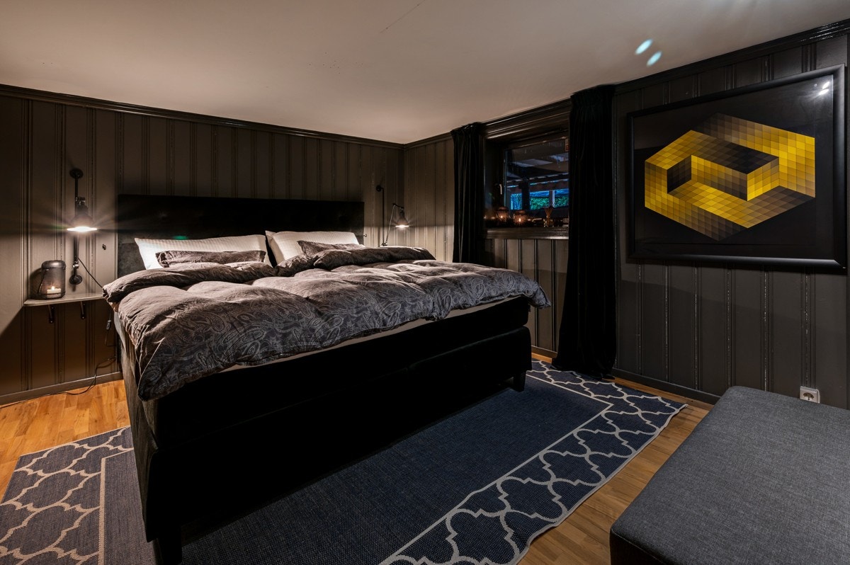 Oprinnelig peisstue benyttes i dag som hovedsoverom. Galleribilde