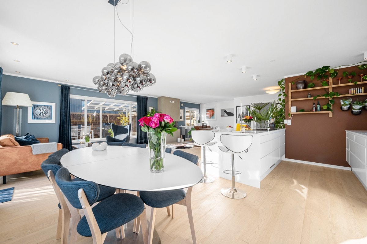 God plass til spisegruppe. Galleribilde