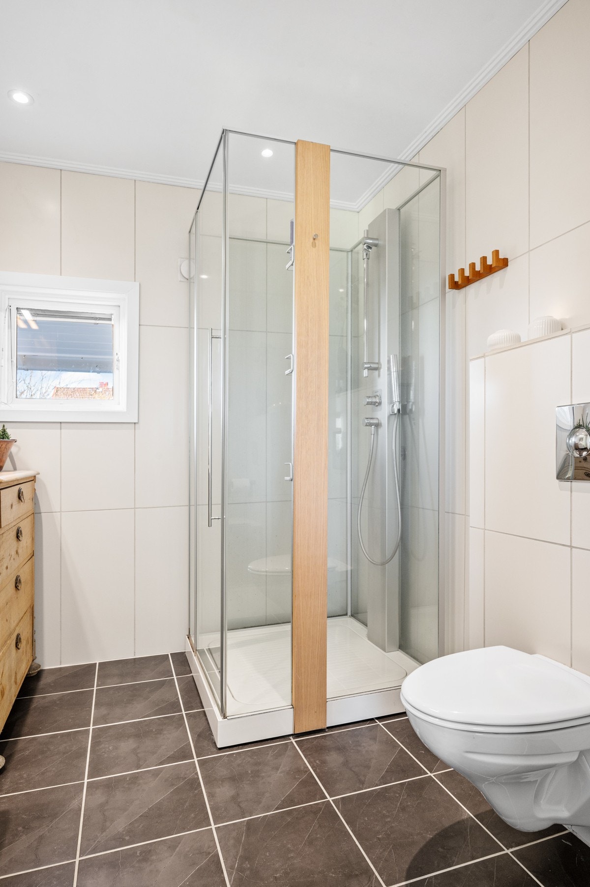 Flislagt bad i 1 etasje fra 2006. Galleribilde