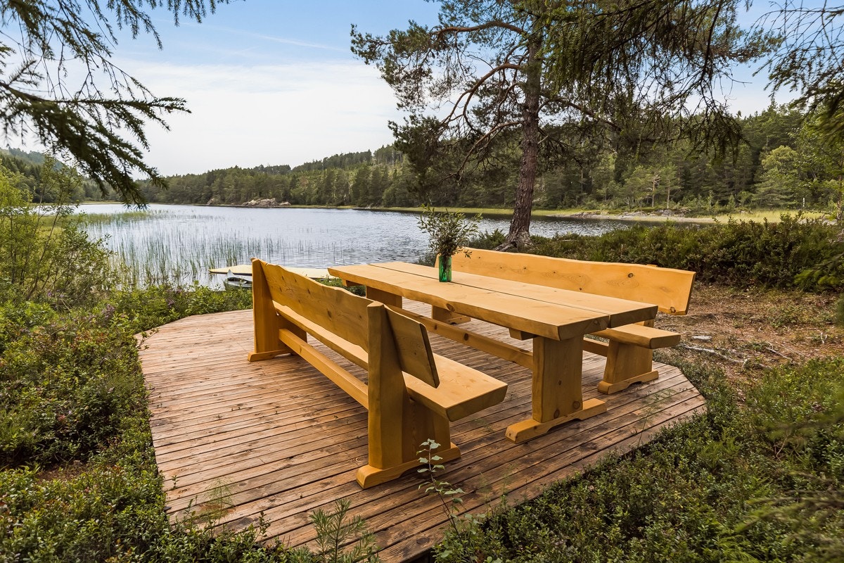 Utmerket nærområde med natur, skog og mark. Godt med turstier. Galleribilde