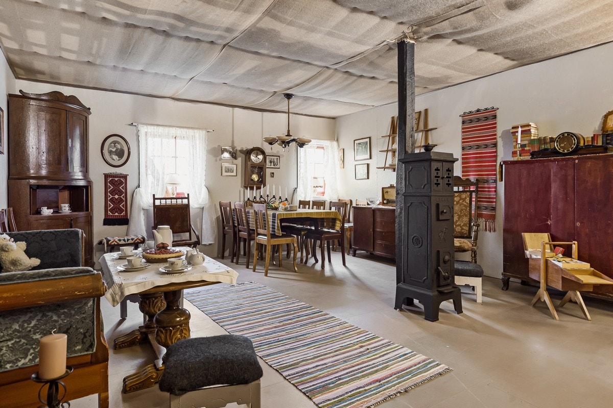 Historisk og veletablert museum på låve som medfølger i handelen. Passer godt inn på gården. Galleribilde