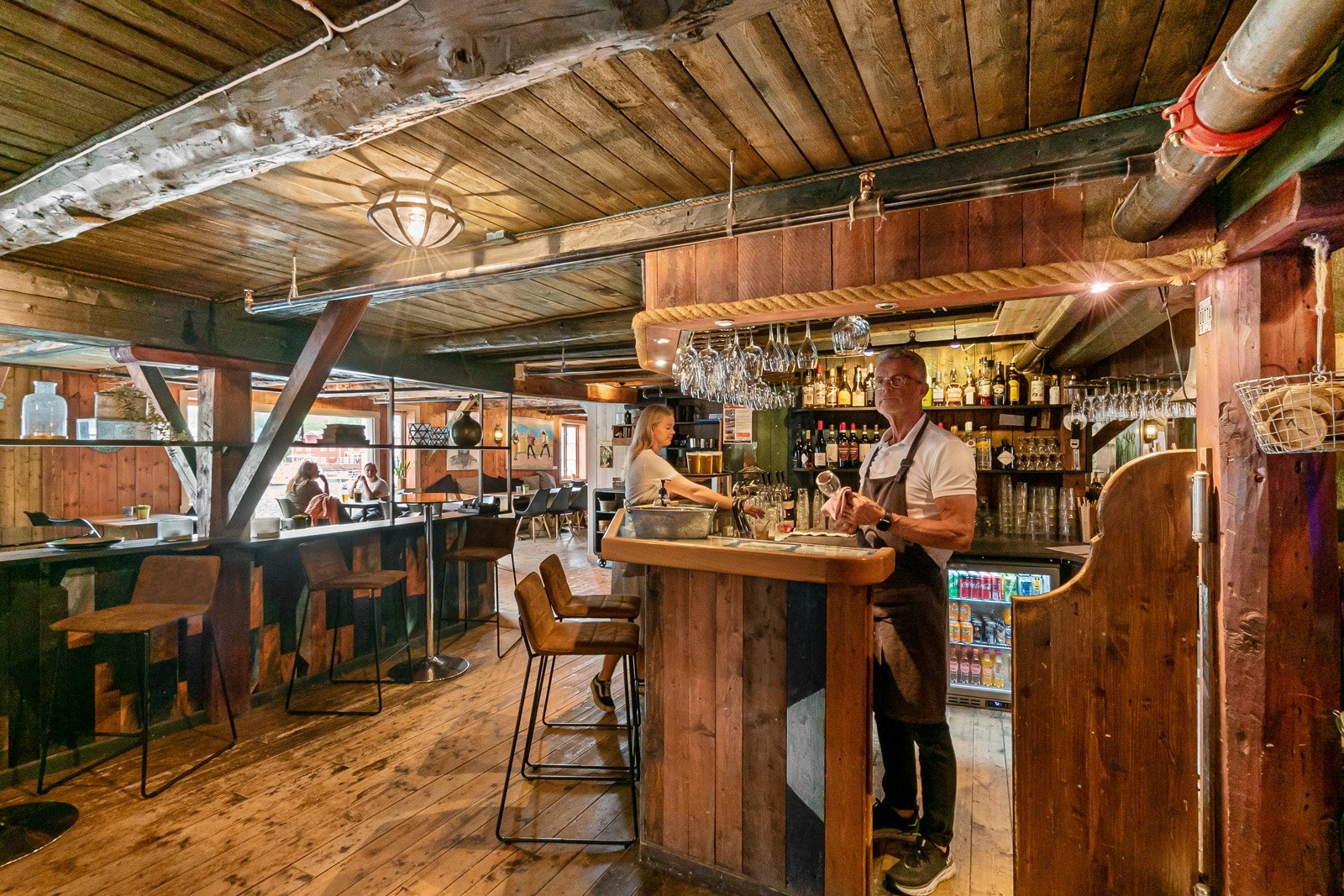 Her finner du også hyggelige Landnota Bar og Spiseri. Galleribilde