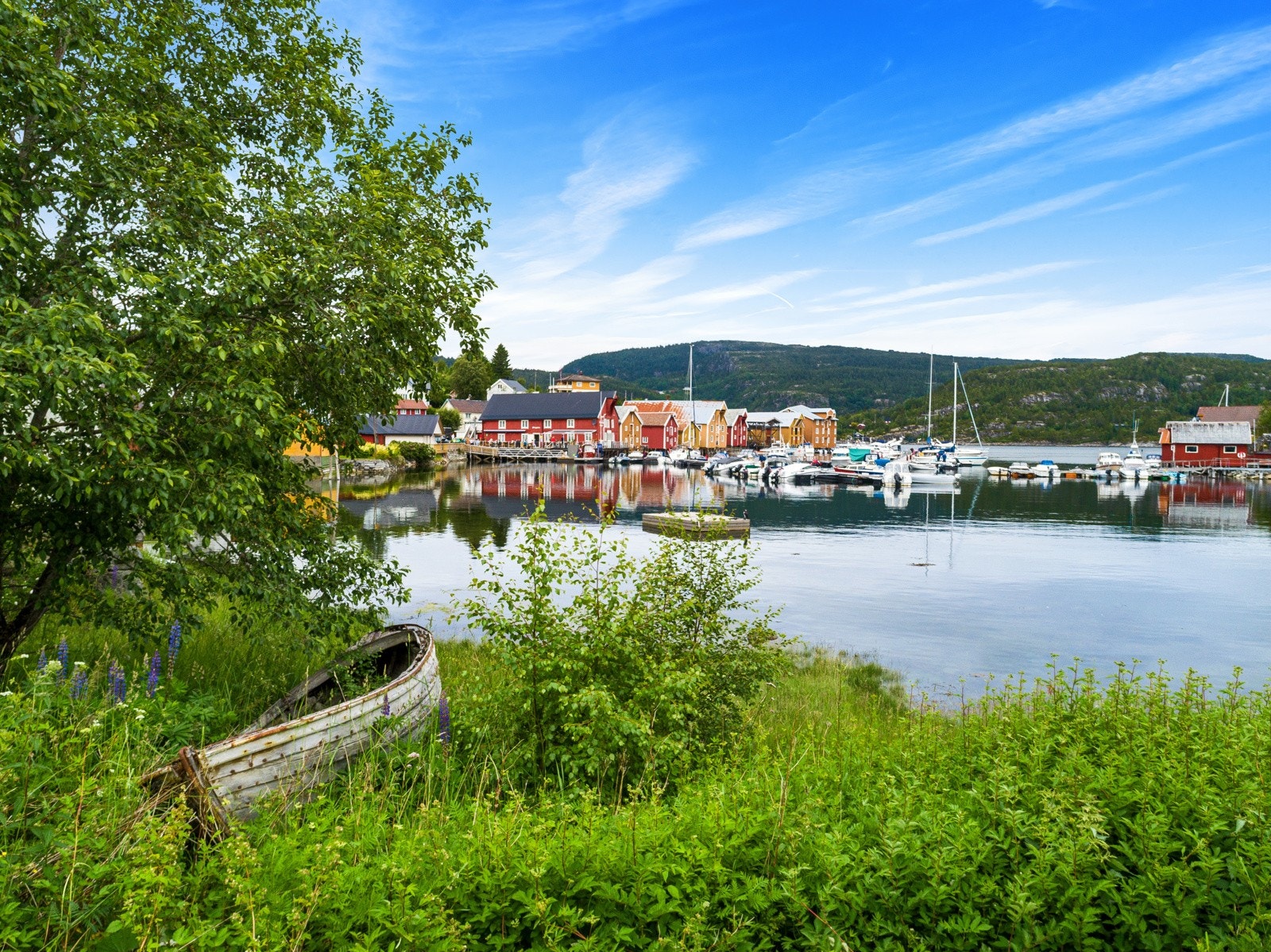 I hjertet av Råkvåg er det flere fasiliteter og opplevelser langs bryggerekka Galleribilde