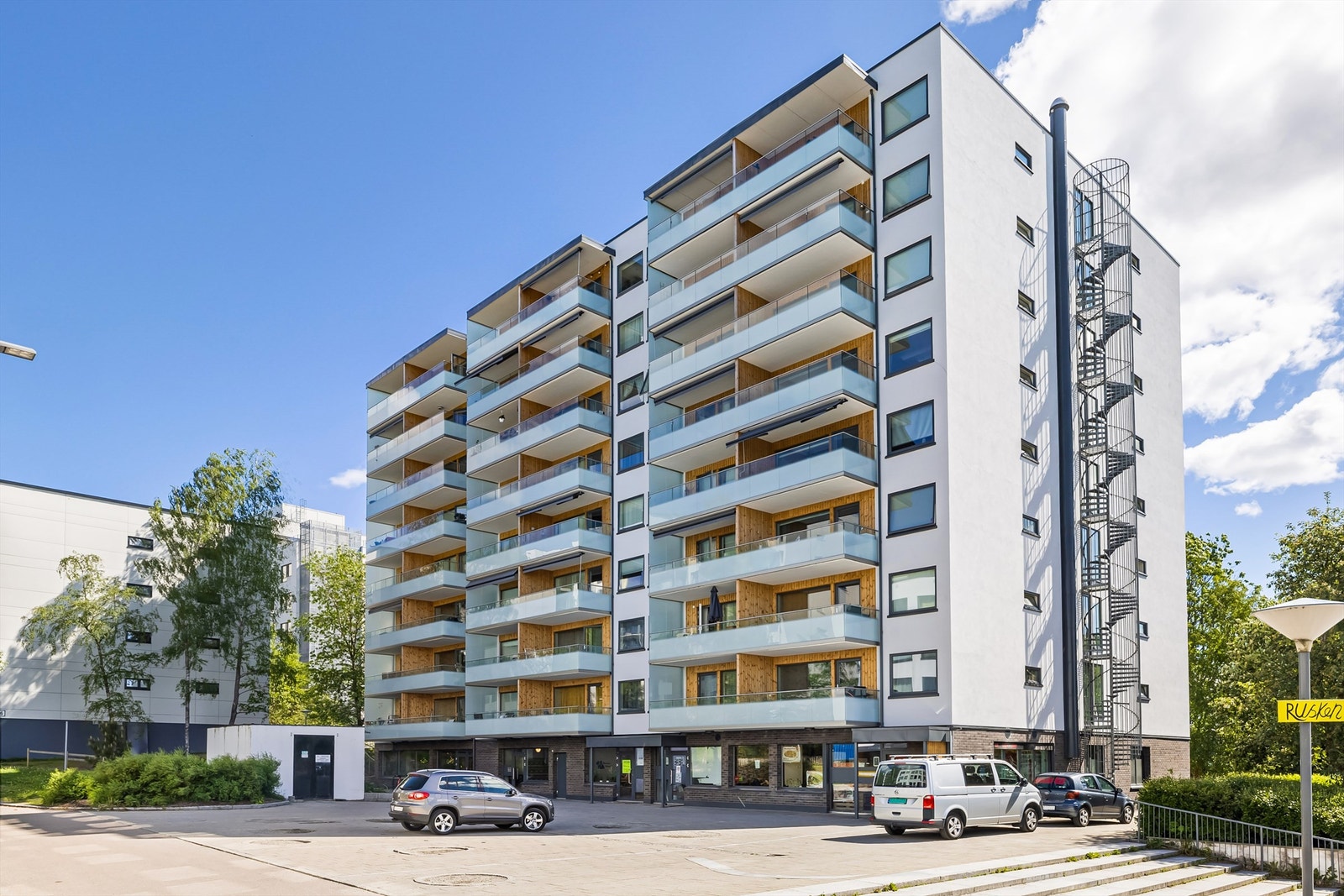 Leiligheten er tilknyttet populære Setra Borettslag med 276 andeler. Borettslaget har egen hjemmeside: www.setrabrl.no Galleribilde