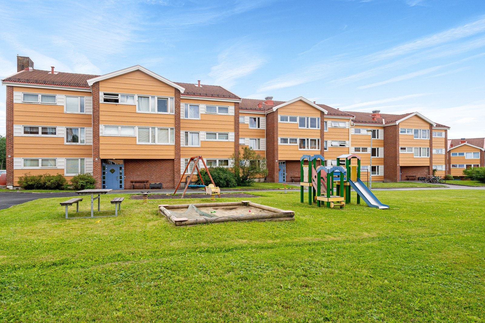 Fra leiligheten har du gang- og sykkelavstand til alt av servicefasiliteter du skulle trenge i hverdagen Galleribilde