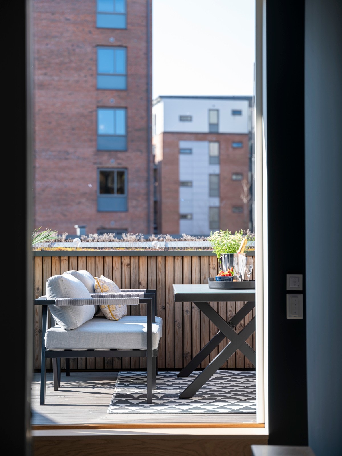 Stor skyvedør ut til terrasse Galleribilde