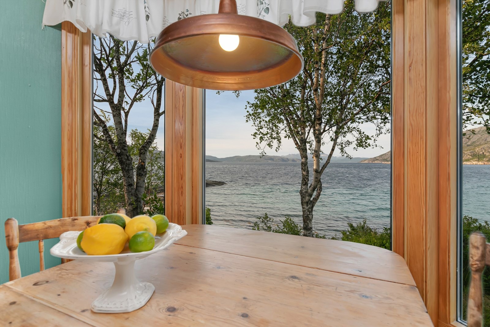 Hovedplan - Utsikt fra karnapp i kjøkkenet Galleribilde