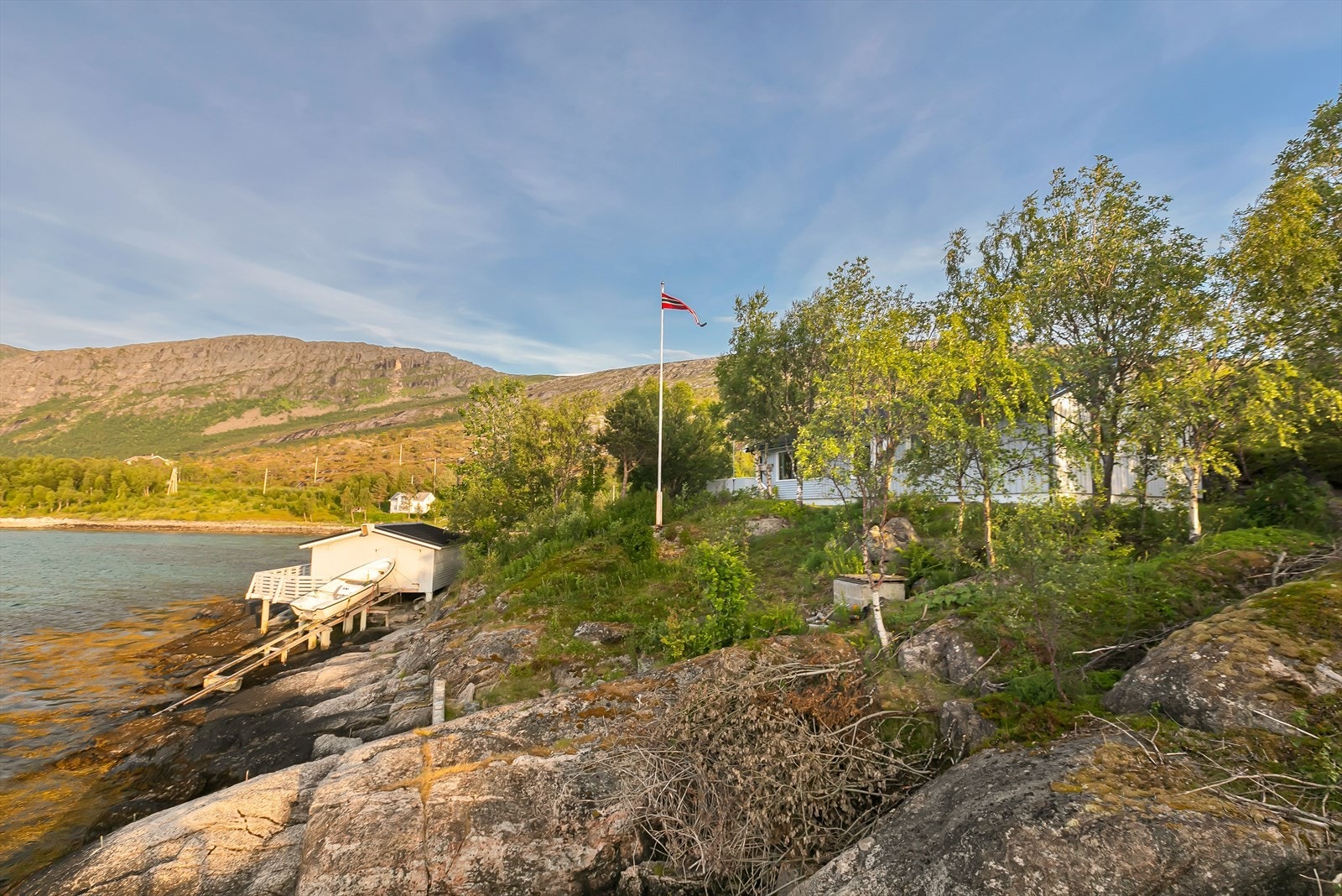 Naust med plass til liten båt Galleribilde