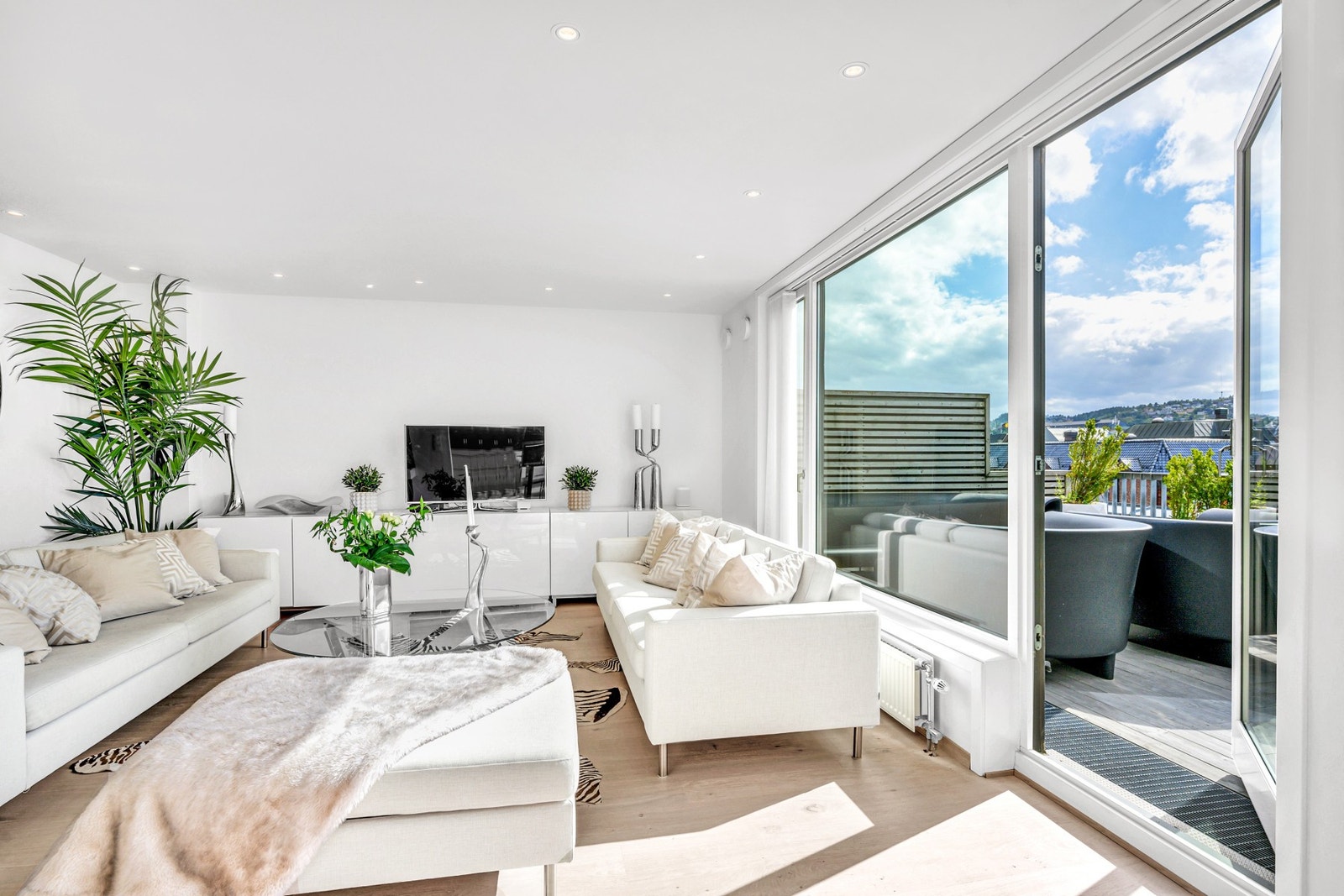 Leiligheten ble betydelig oppgradert i 2019, og består av tidsriktige og fine materialvalg. Galleribilde