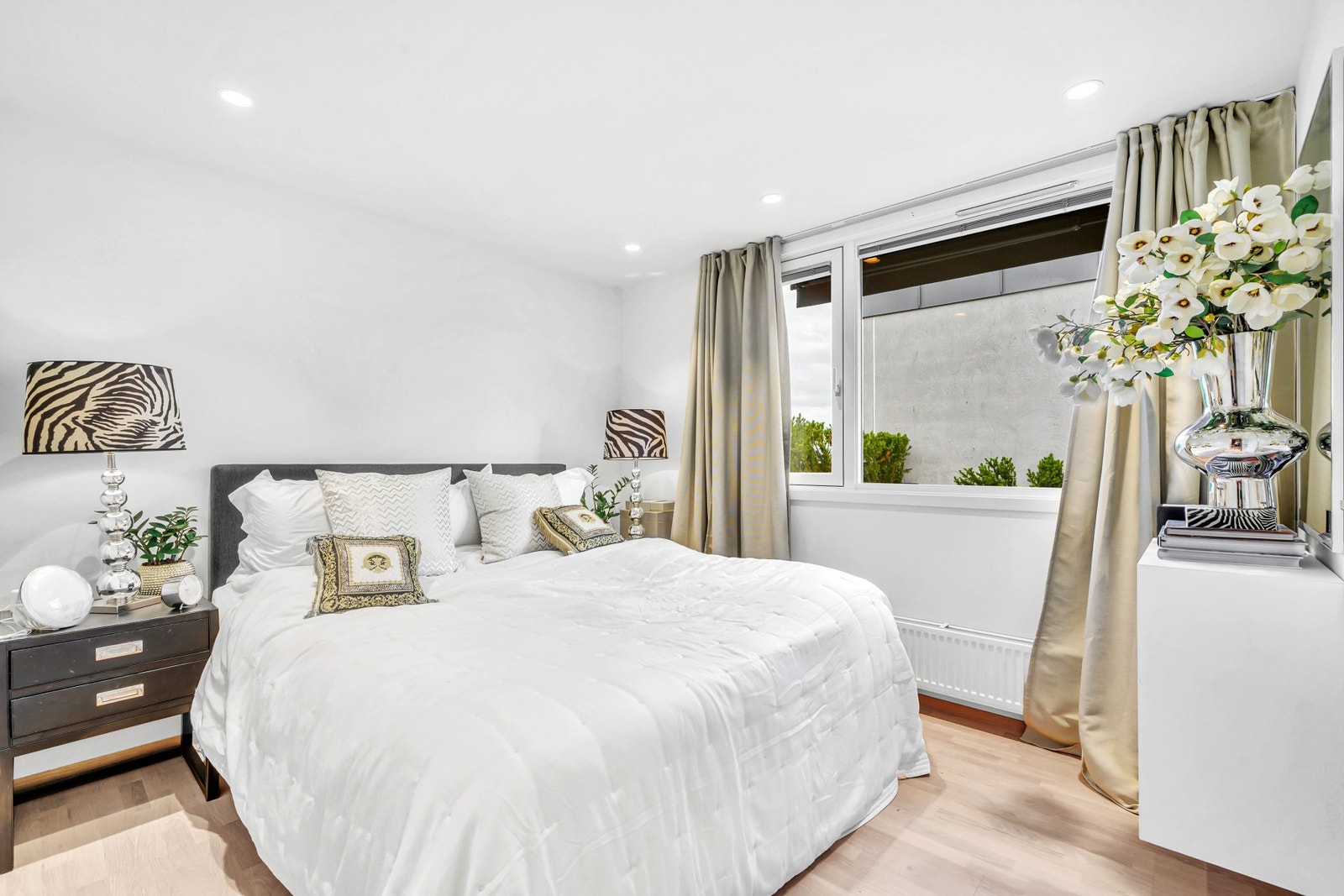 Leiligheten har 2 stk. soverom med god plass til både dobbeltseng og garderobe. Galleribilde