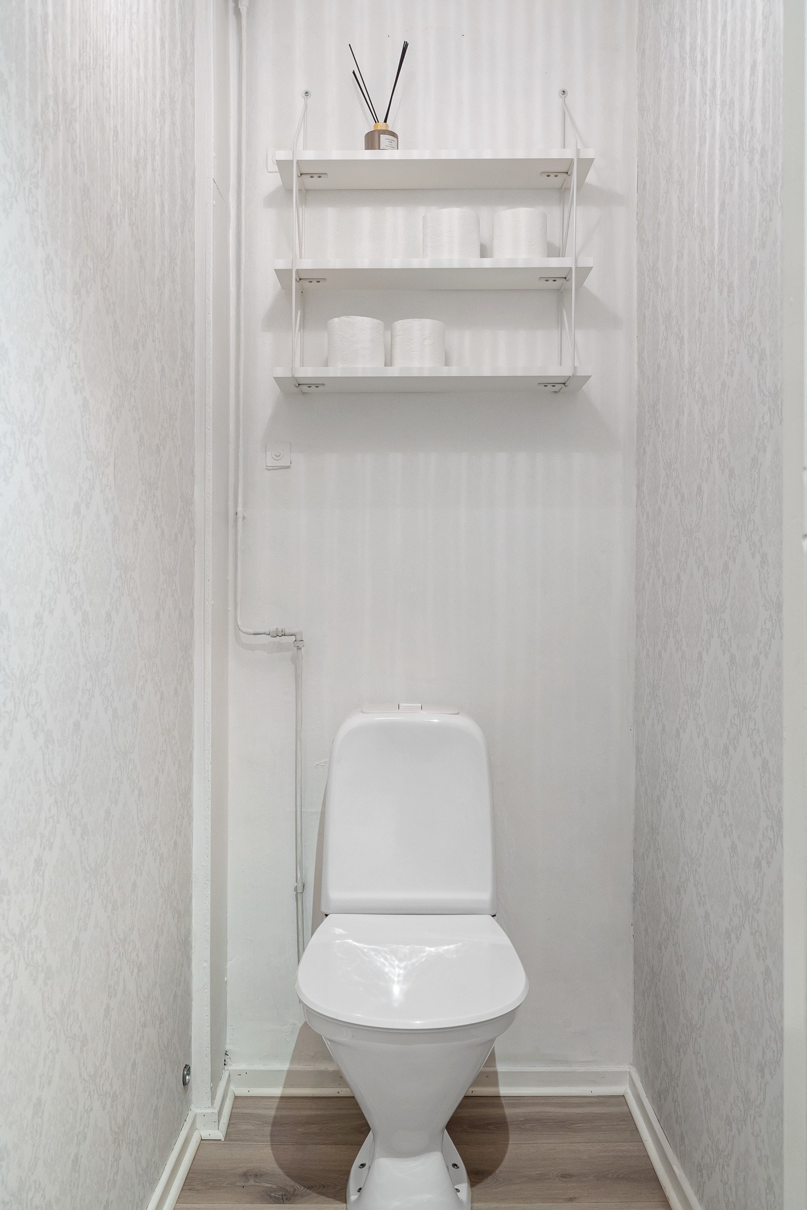 Praktisk, separat toalettrom som er vurdert til TG1 av takstmann Galleribilde