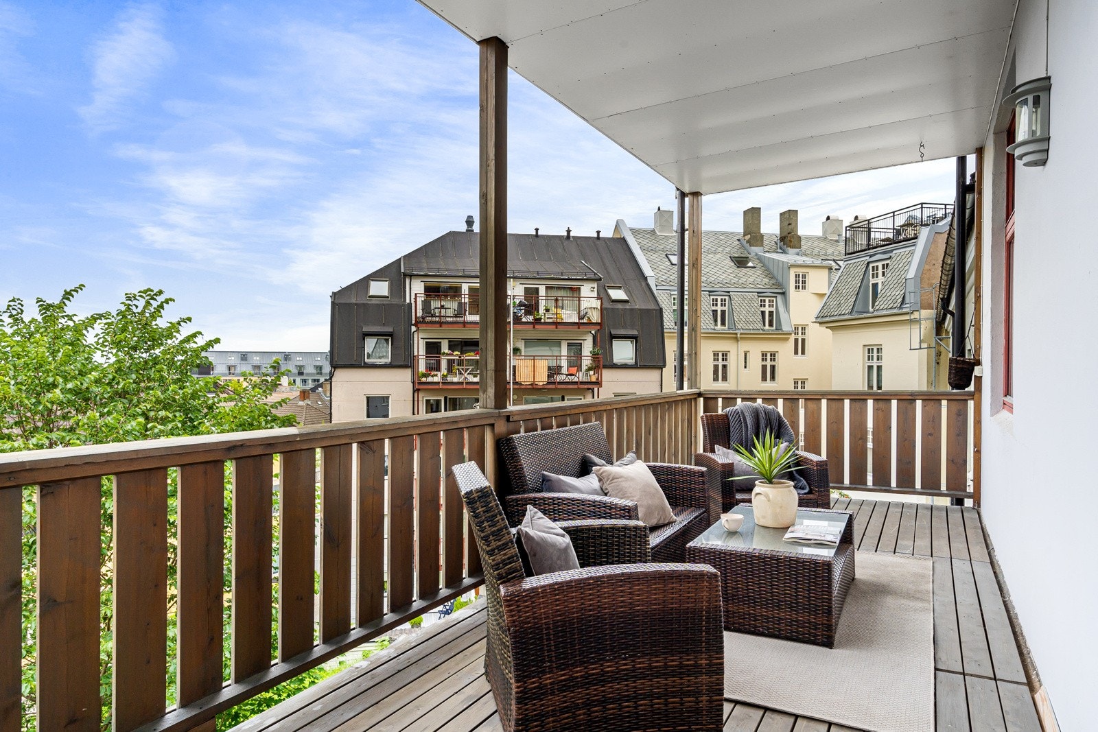 Velkommen til Øvre Møllenberg gate 70 - En pen 4-roms selveierleilighet i klassisk bygård med en stor, solrik balkong Galleribilde