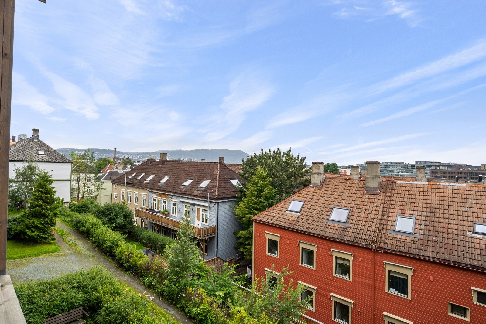 Fra balkongen kan du nyte en luftig utsikt over vakre Trondheim by Galleribilde