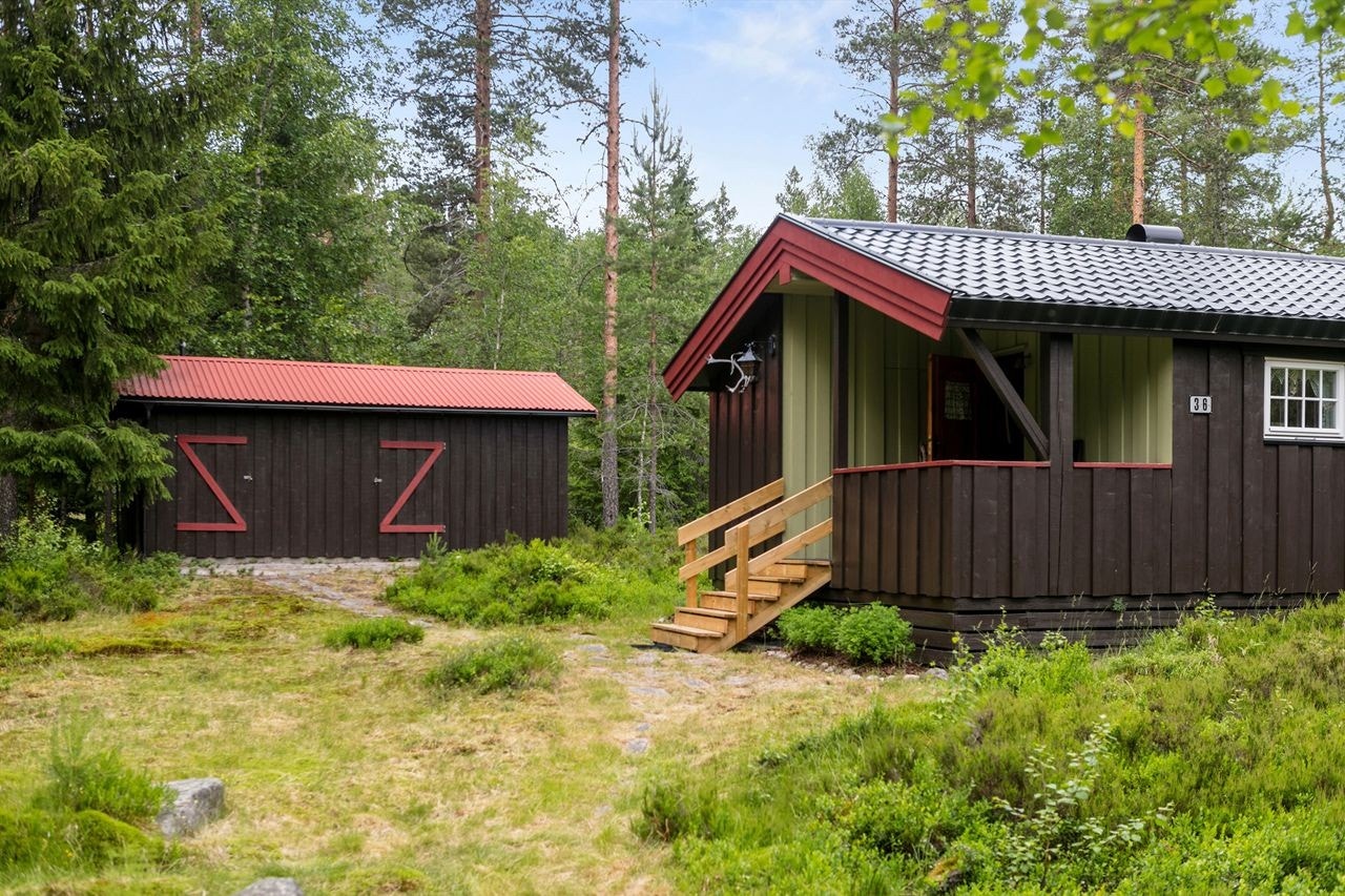 Hytta har ny taktekking og vindskier, og er beiset i senere år. Galleribilde