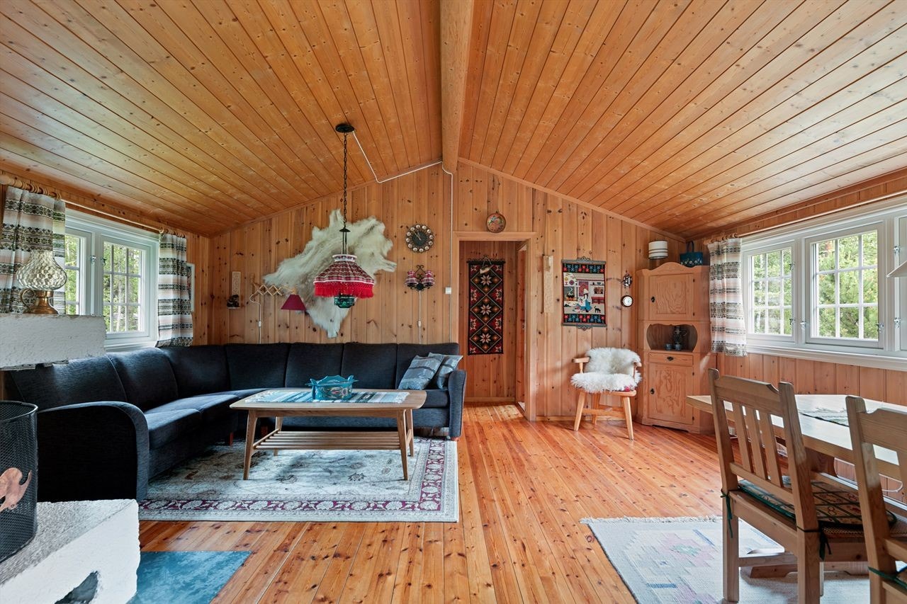 Godt med lys fra nyere vinduer. Galleribilde