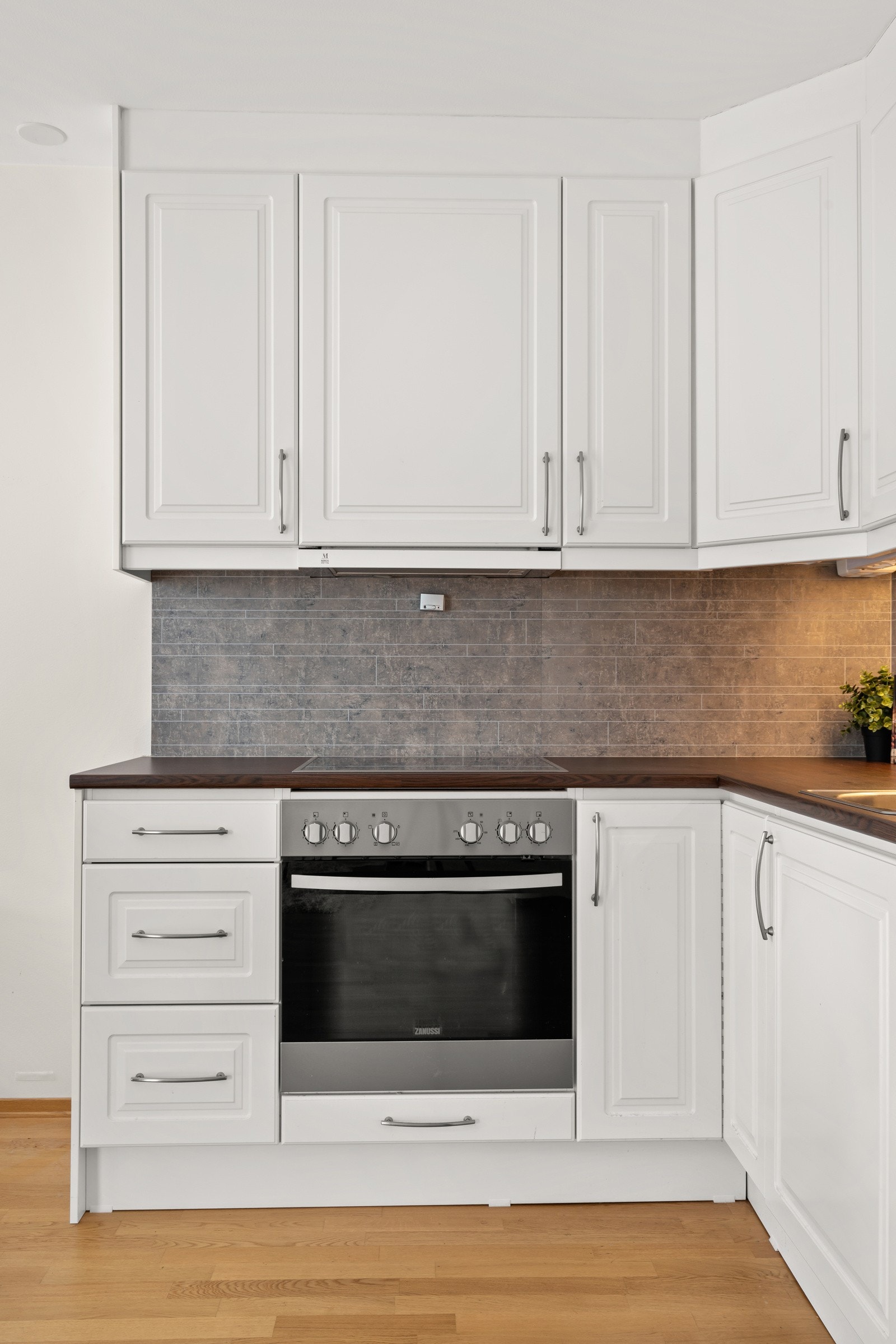 Det ble i 2018 installert Water-Guard med magnetventil som sikrer en automatisk lekasjestopper. Dette ble gjennomført av Sans Bygg. Galleribilde