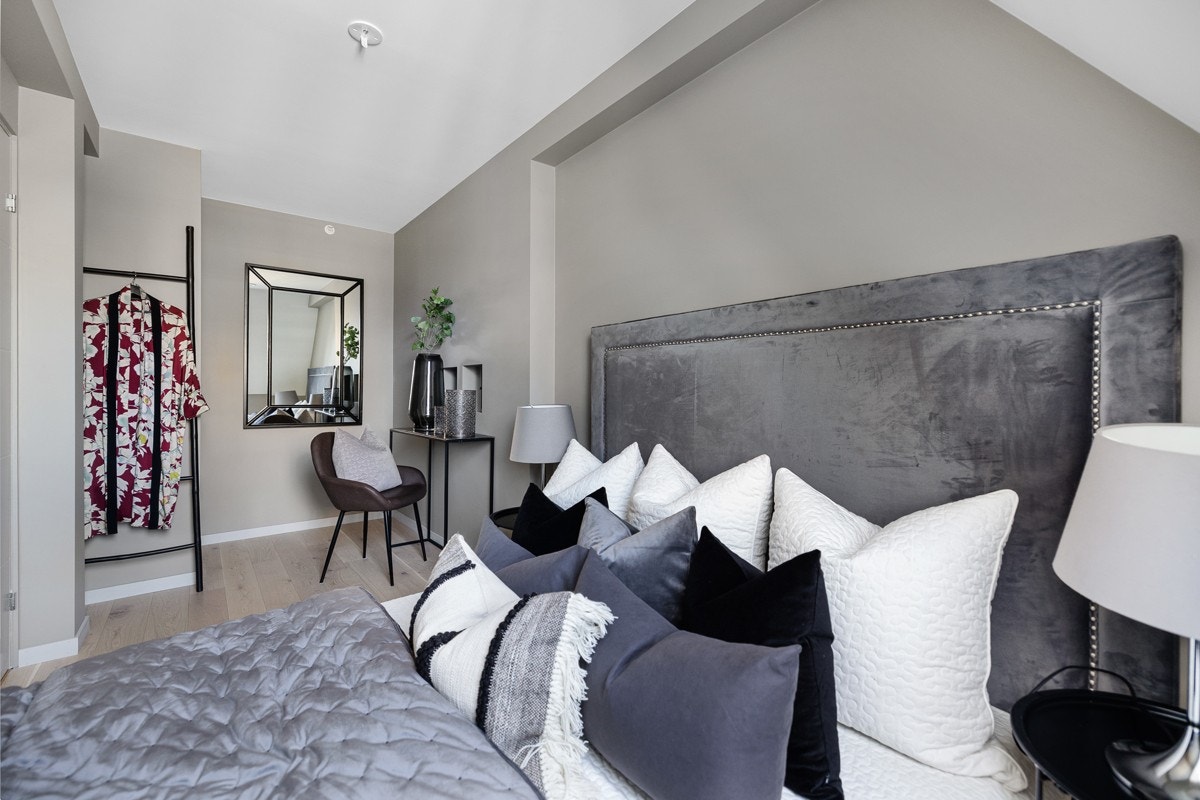 Leiligheten har et innbydende soverom med god plass til dobbeltseng. Galleribilde