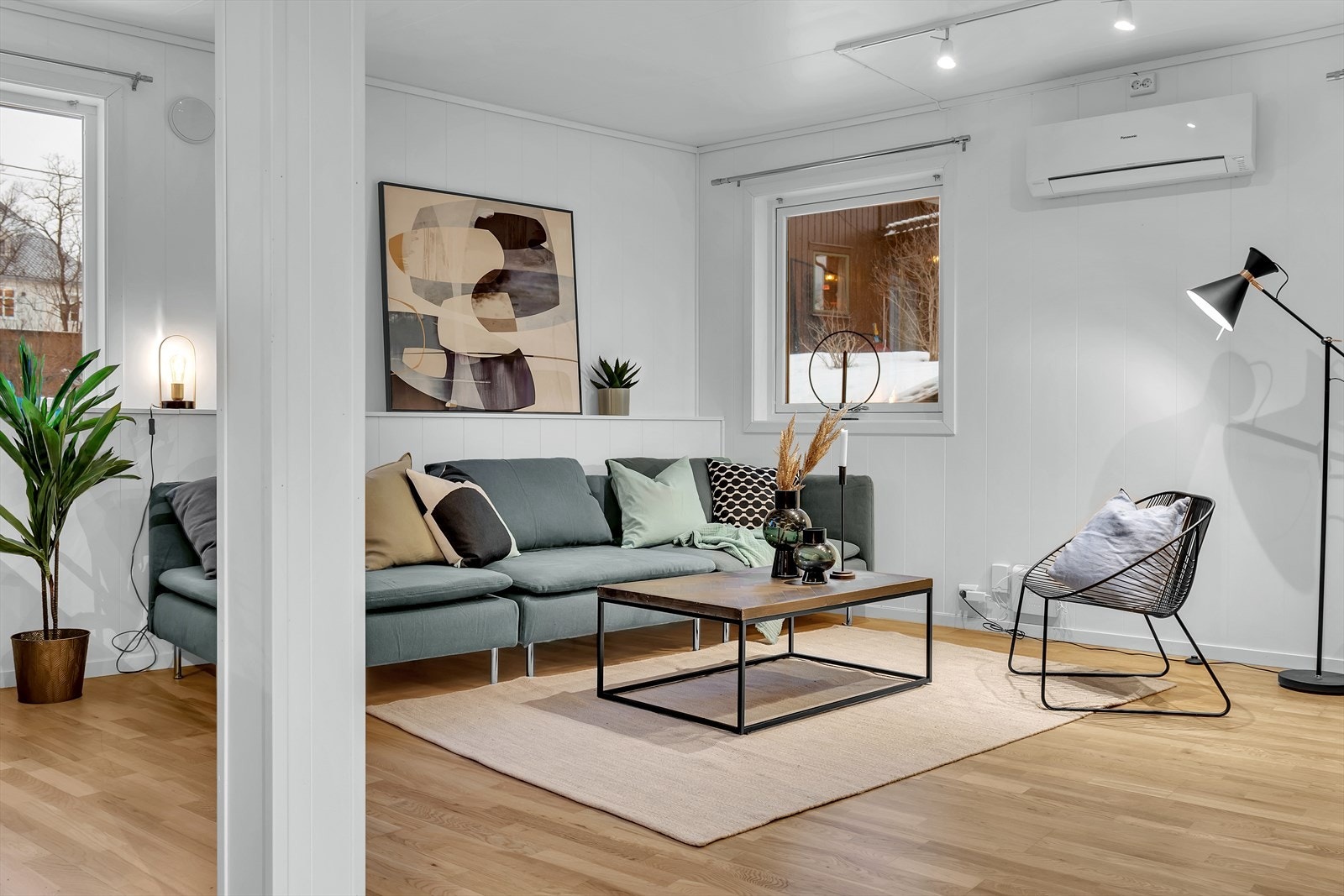 En bolig man lett blir glad i Galleribilde