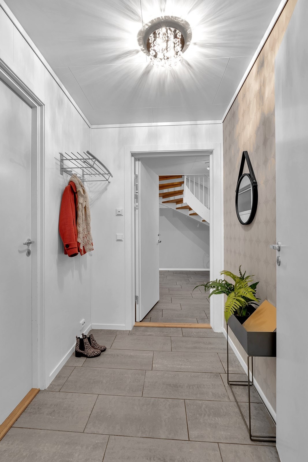 Fliselagt gang Galleribilde