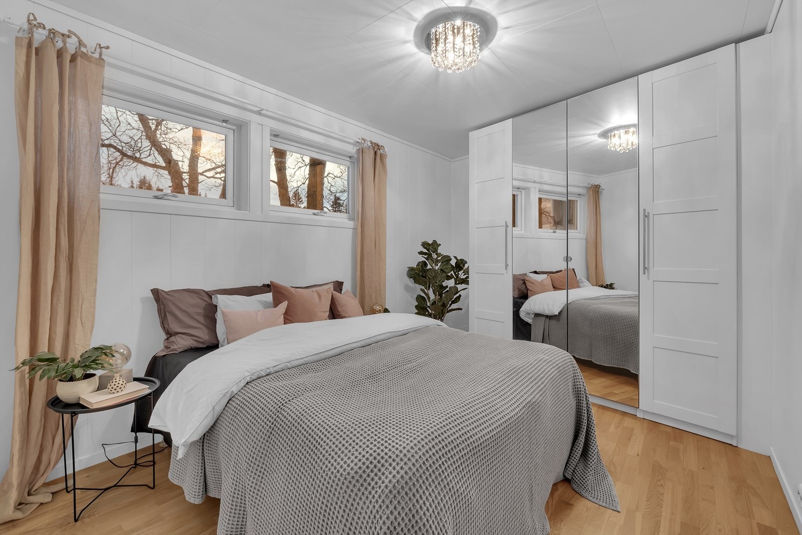 Stor garderobe Galleribilde