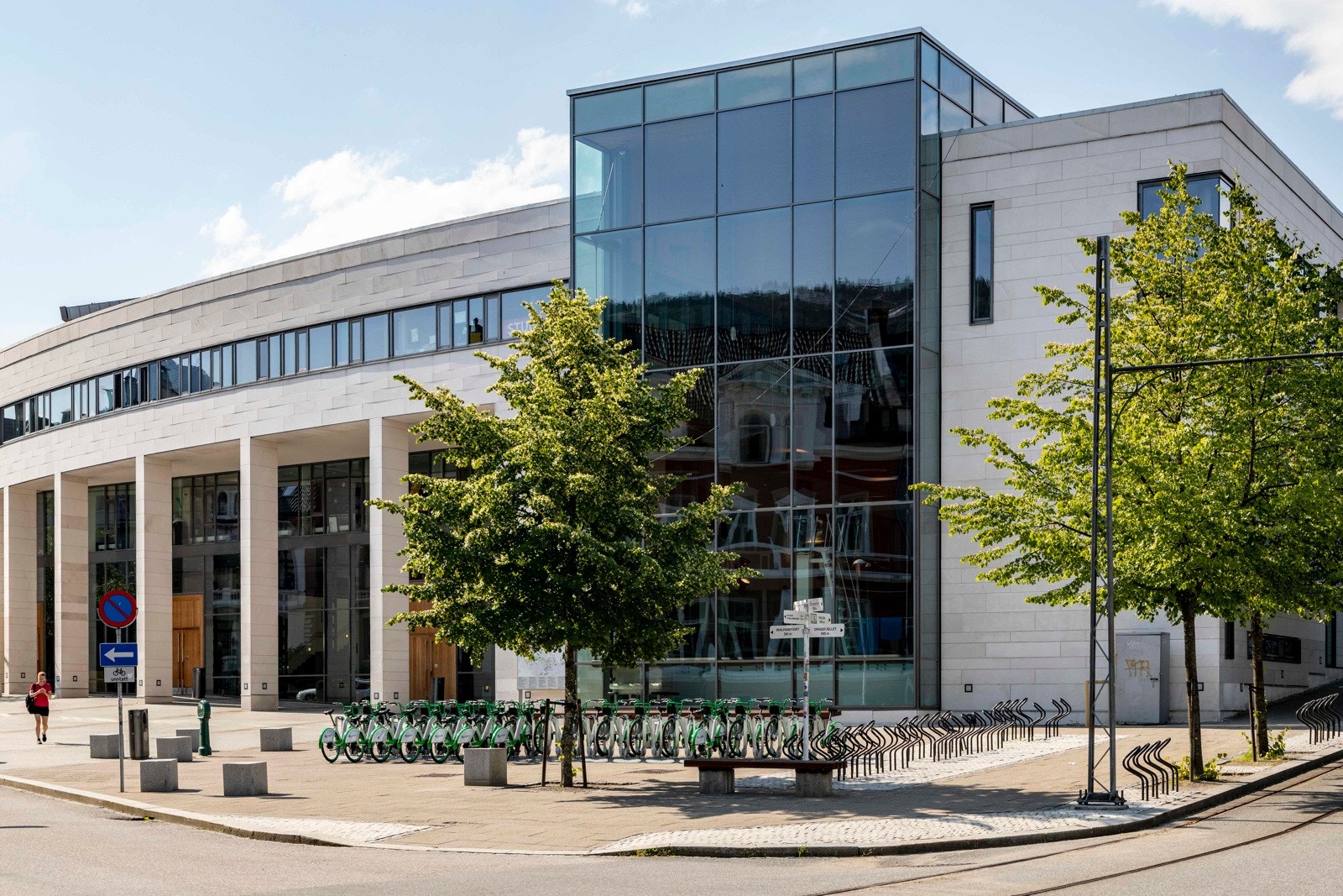 Studentsenteret på Nygårdshøyden - en liten rusletur unna leiligheten Galleribilde