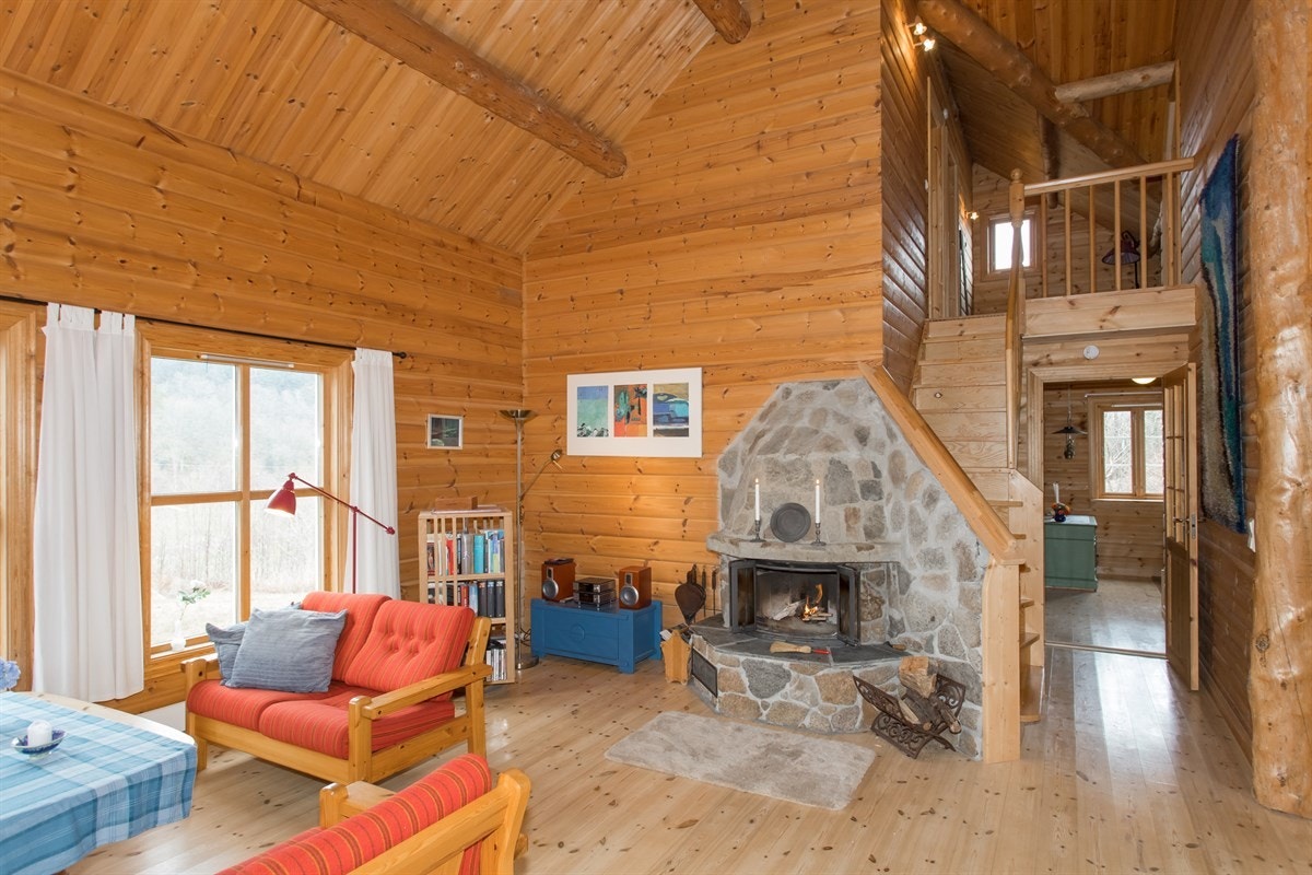 Stua med bratt trapp til loft Galleribilde