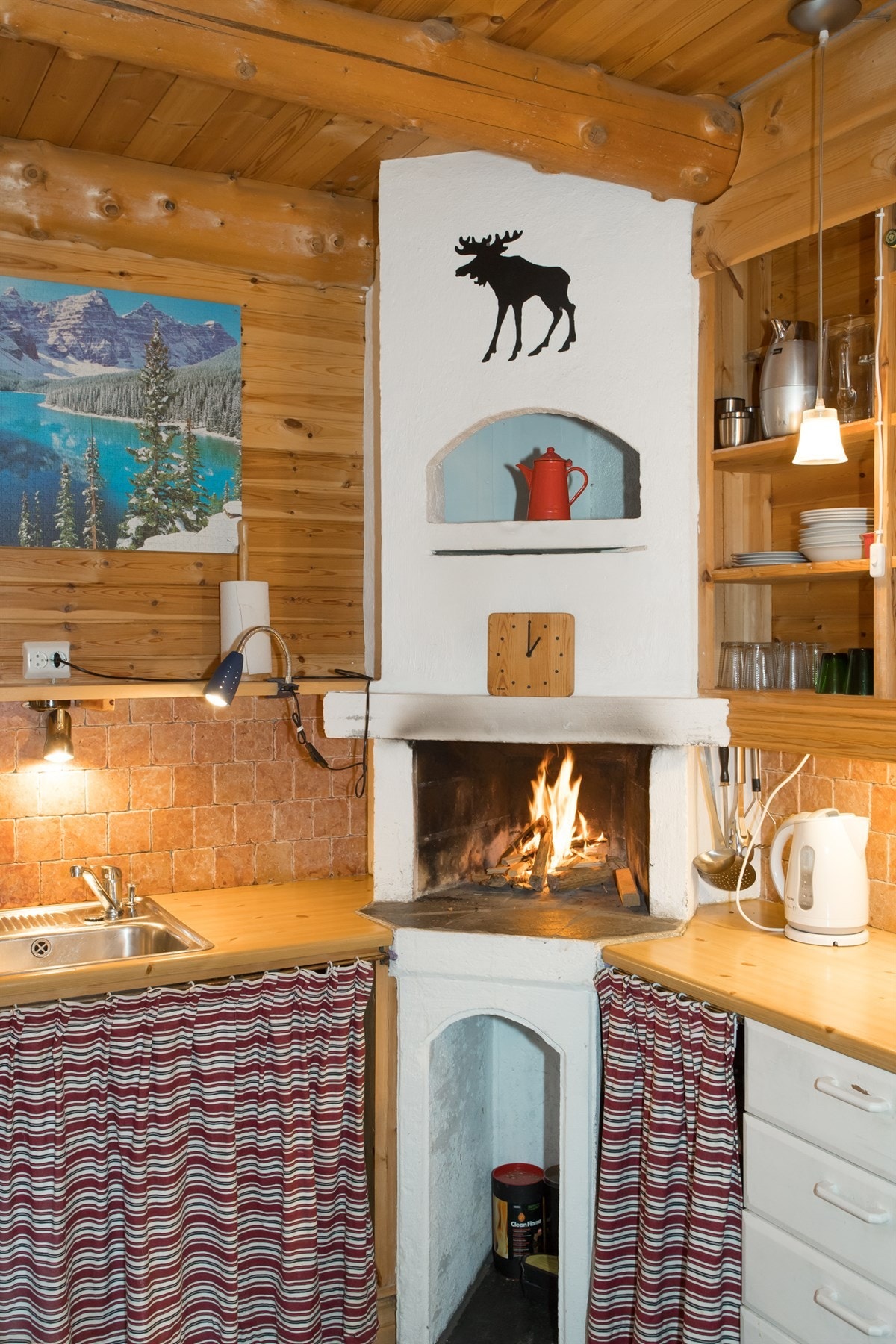 Åpen peis på kjøkken Galleribilde