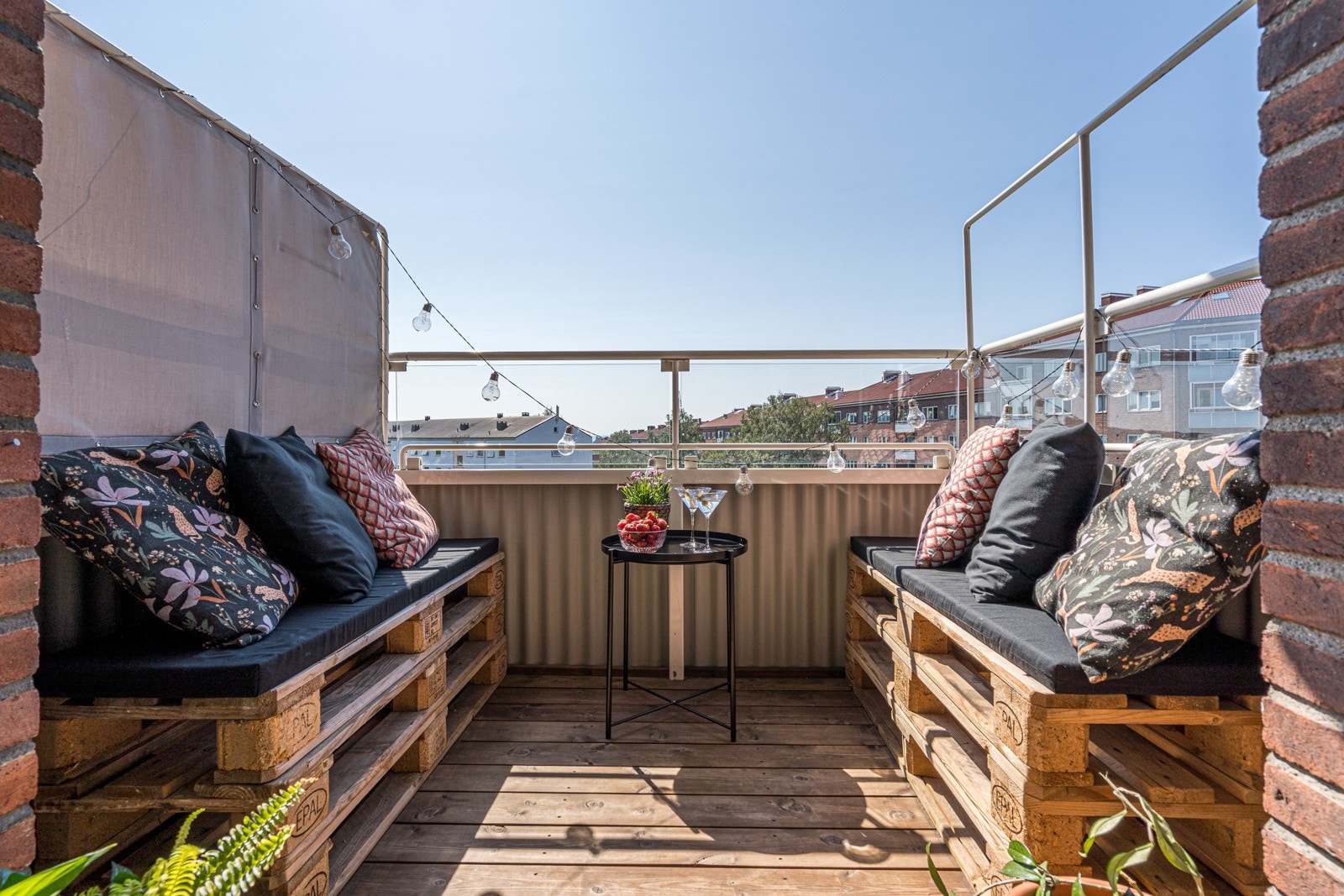 Fra stuen har du utgang til en sydvestvendt balkong på 4,5 m² med gode solforhold. Galleribilde