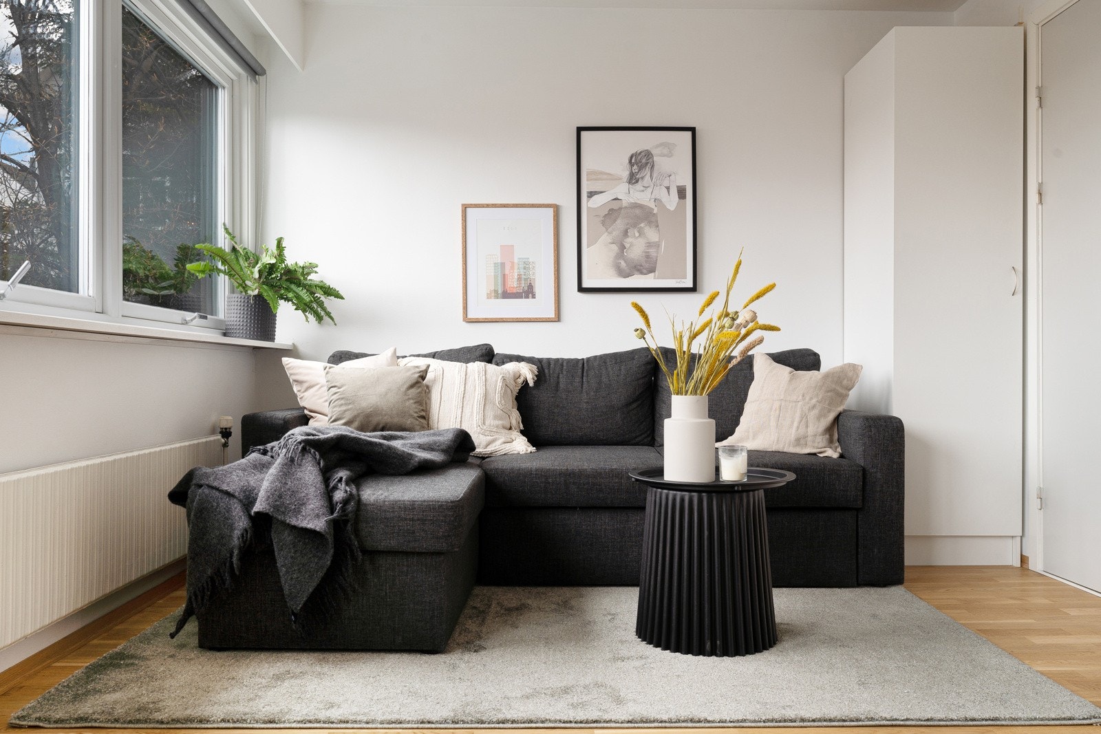 Hyggelig oppholdsrom med mulighet for å sette inn sovesofa eller andre smarte sengeløsninger Galleribilde