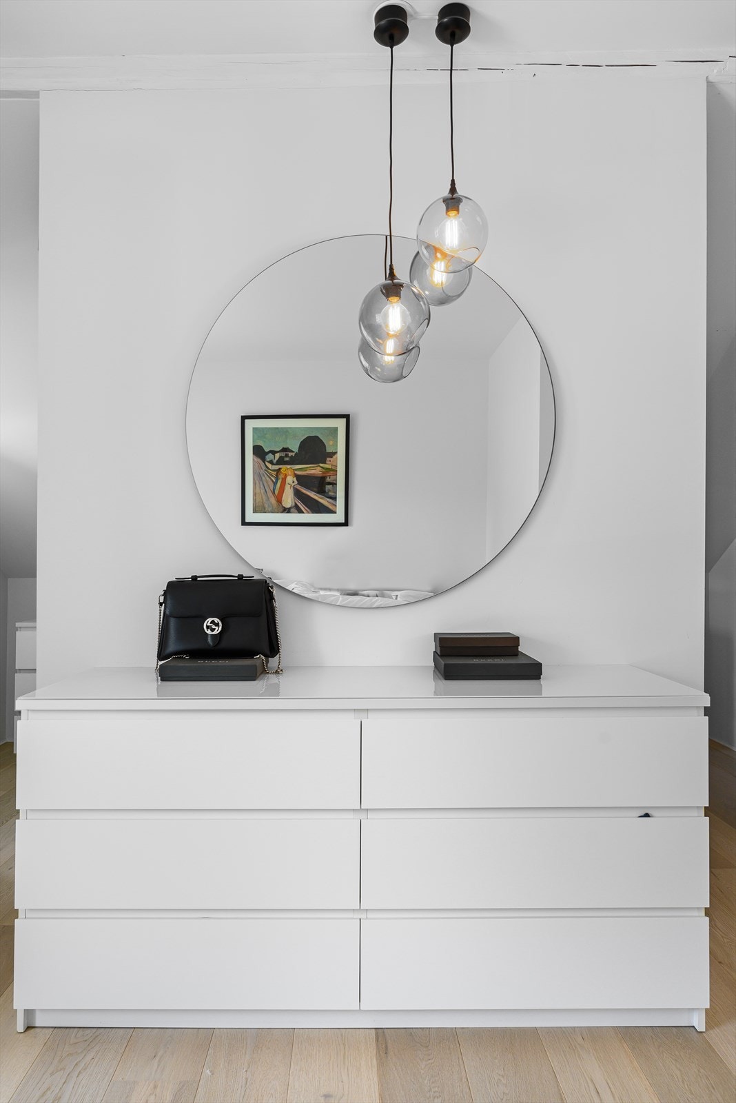 Her er det meget god oppbevaringsplass som er enkel å bruke i hverdagen. Galleribilde