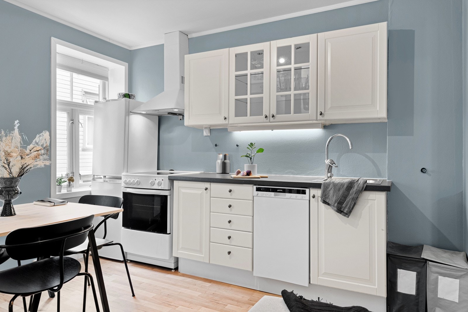 Kjøkkenet fremstår i god stand uten tegn til avvik og er vurdert til tilstandsgrad 1 av takstmann Galleribilde