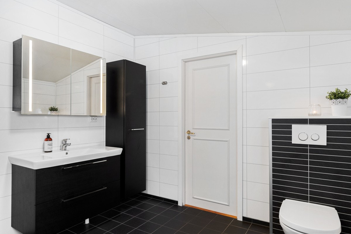 Badet ble renovert i 2014 og fremstår svært moderne Galleribilde