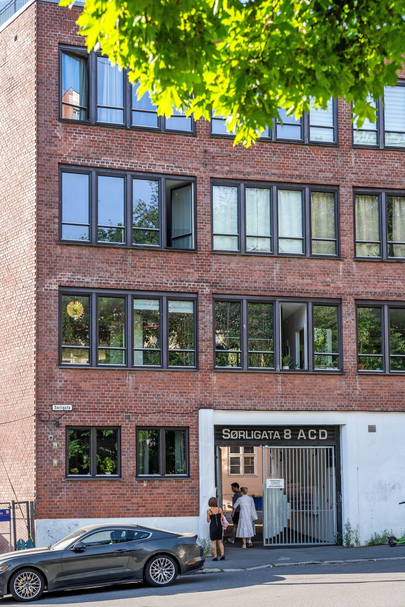 Sameiet består av 77 seksjoner. Bygget var som nevnt tidligere dropsfabrikk. Galleribilde