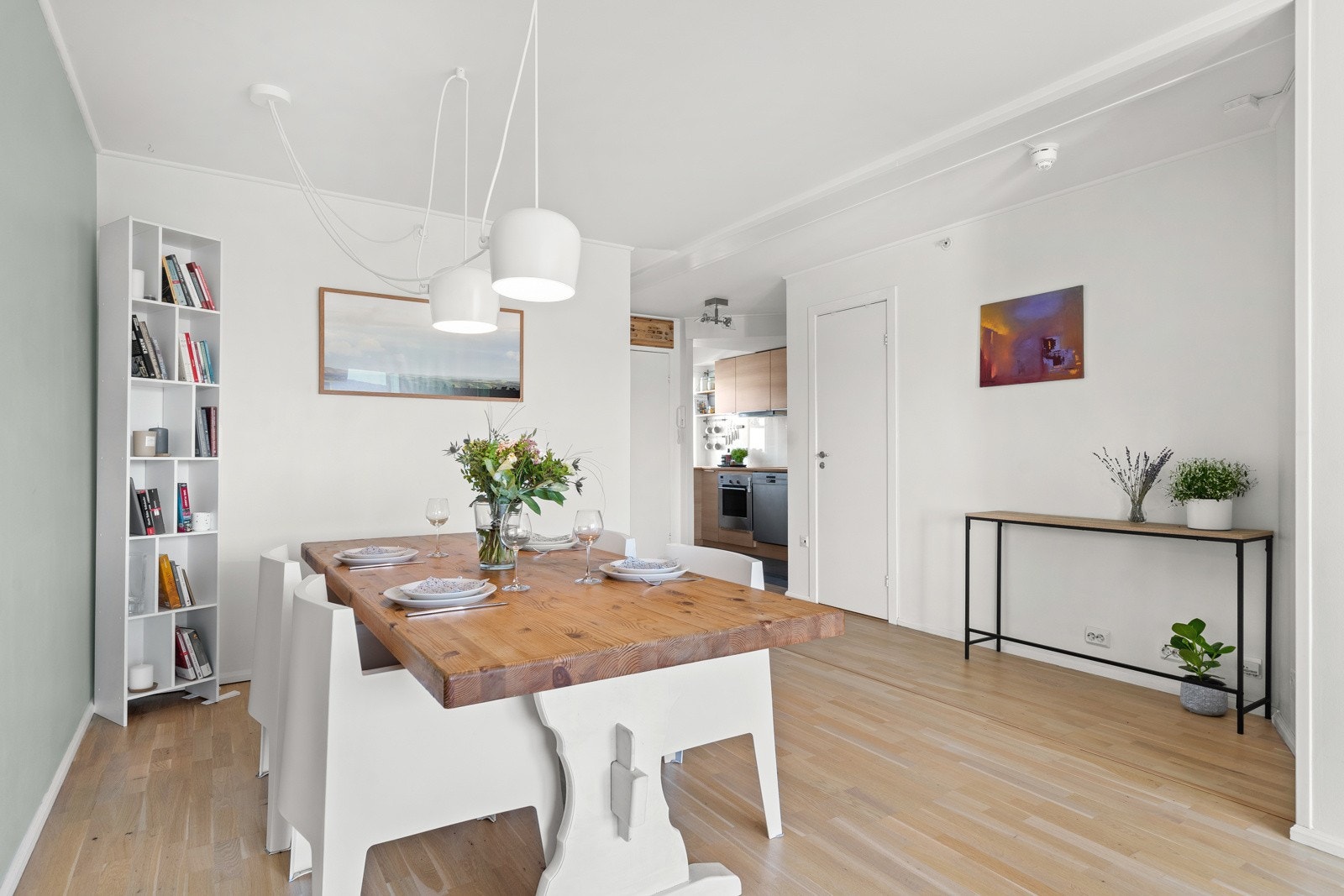 Delikate fargevalg er gjennomgående i boligen. Galleribilde